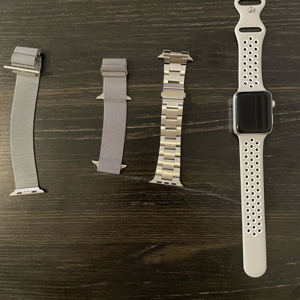 Apple Watch Series 3 (GPS) & multiple bands